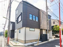 【東京都/世田谷区赤堤】世田谷区赤堤2丁目中古戸建 ■北東角の立地。外周部にガーデンアップライトを設置しており、夜の空間を演出することも可能です。