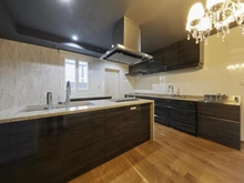 【神奈川県/横浜市青葉区あかね台】横浜市青葉区あかね台1丁目中古戸建 キッチン2台あります。