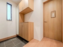 【神奈川県/川崎市川崎区中島】川崎市川崎区中島2丁目中古戸建 玄関、シューズクローク