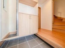 【神奈川県/川崎市川崎区中島】川崎市川崎区中島2丁目中古戸建 玄関、シューズクローク