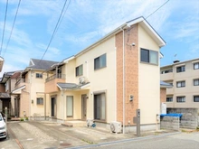 【大阪府/箕面市牧落】箕面市牧落1丁目中古戸建 外観：■前面道路も広く駐車しやすい立地です！