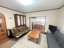 【大阪府/堺市北区黒土町】堺市北区黒土町　一戸建 ダイニングとつなげてご利用いただけるリビング