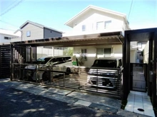 【愛知県/名古屋市名東区大針】名古屋市名東区大針2丁目中古戸建 外観：シャッター付きの駐車場で３台駐車可能です。