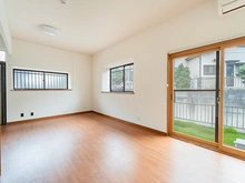 【千葉県/八千代市大和田新田】八千代市大和田新田 中古一戸建て リビングダイニング。南西向きのお庭に面しており採光通風良好です。