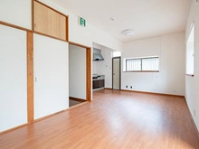 【千葉県/八千代市大和田新田】八千代市大和田新田 中古一戸建て キッチンにはお勝手口もあり、便利にお使いいただけます。