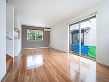 【千葉県/千葉市花見川区宮野木台】千葉市花見川区宮野木台3丁目 中古一戸建て リビングダイニング。縦長のため開放感があります。