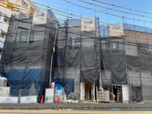 【埼玉県/さいたま市浦和区高砂】さいたま市浦和区高砂4丁目新築戸建　B号棟 建築中の外観：全3区画　右側部分