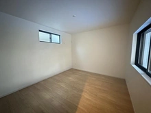 【埼玉県/さいたま市南区神明】さいたま市南区神明2丁目　新築戸建 洋室：約8.5帖