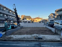 【埼玉県/蕨市中央】蕨市中央3丁目　新築戸建3号棟 現地（建築前）：全３区画　写真手前の区画