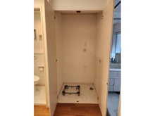 【埼玉県/さいたま市浦和区岸町】さいたま市浦和区岸町2丁目　中古戸建 収納：1階収納、家具調度品は価格に含まれません