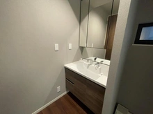 【埼玉県/さいたま市浦和区神明】さいたま市浦和区神明1丁目　中古戸建 洗面所