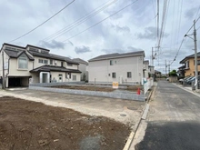 【埼玉県/さいたま市中央区大戸】さいたま市中央区大戸3丁目新築戸建　2号棟 建築中の外観：全2棟・手前