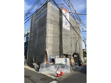 【埼玉県/さいたま市浦和区木崎】【新築戸建】さいたま市浦和区木崎2丁目　1号棟 建築中の外観：全２棟／右側