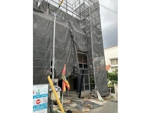 【埼玉県/さいたま市浦和区上木崎】さいたま市浦和区上木崎8丁目新築戸建　1号棟 建築中の外観：全３棟／右側