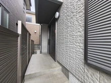 【埼玉県/越谷市南越谷】越谷市南越谷1丁目　中古戸建 アプローチ