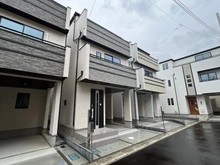 【埼玉県/さいたま市中央区鈴谷】さいたま市中央区鈴谷7丁目新築戸建　B号棟 外観：全5号棟・中央