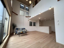 【埼玉県/さいたま市浦和区仲町】さいたま市浦和区仲町4丁目中古戸建 リビング：※家具・調度品は販売価格に含まれておりません
