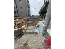 【埼玉県/さいたま市浦和区仲町】さいたま市浦和区仲町4丁目 新築戸建て 1号棟 建築中の外観：全6区画、中央
