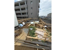 【埼玉県/さいたま市浦和区仲町】さいたま市浦和区仲町4丁目 新築戸建て 2号棟 建築中の外観：全6区画、中央