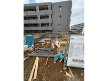 【埼玉県/さいたま市浦和区仲町】さいたま市浦和区仲町4丁目 新築戸建て 3号棟 建築中の外観：全6区画　中央