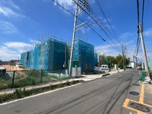 【埼玉県/さいたま市桜区大字塚本】さいたま市桜区大字塚本字西耕地 新築戸建1号棟 建築中の外観：全6区画、中央