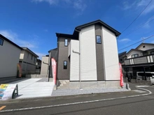 【埼玉県/さいたま市桜区大字塚本】さいたま市桜区大字塚本 新築戸建 1号棟 外観：全2号棟/写真中央
