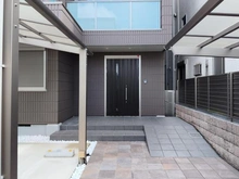 【埼玉県/さいたま市浦和区岸町】さいたま市浦和区岸町1丁目戸建 アプローチ