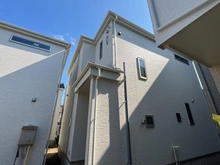 【埼玉県/川口市芝高木】川口市芝高木1丁目5759番新築戸建てC号棟 建築中の外観：全5棟・中央