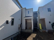 【埼玉県/川口市芝高木】川口市芝高木1丁目5759番新築戸建てC号棟 建築中の外観：全5棟・中央