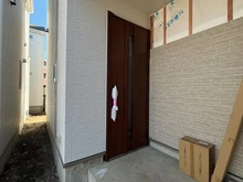 【埼玉県/川口市芝高木】川口市芝高木1丁目5759番新築戸建てC号棟 玄関：全5棟