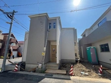 【埼玉県/川口市芝高木】川口市芝高木1丁目5759番新築戸建てE号棟 建築中の外観：全5棟・左側