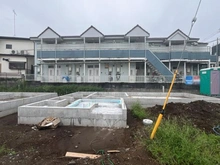 【埼玉県/新座市野寺】新座市野寺一丁目新築戸建て5号棟 建築中の外観：全5区画　中央手前