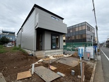 【埼玉県/さいたま市大宮区堀の内町】さいたま市大宮区堀の内町1丁目新築戸建　4号棟 建築中の外観：全2棟・前側