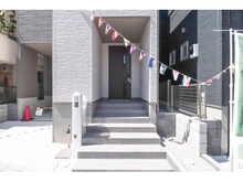 【埼玉県/さいたま市中央区鈴谷】さいたま市中央区鈴谷8丁目　新築一戸建て2号棟 アプローチ