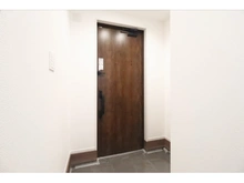 【埼玉県/川口市戸塚東】川口市戸塚東1丁目　1号棟 玄関