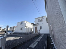 【千葉県/野田市上花輪新町】野田市上花輪新町/中古戸建 外観：正面右側の建物