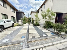 【千葉県/船橋市習志野台】船橋市習志野台七丁目中古戸建 外観：右側奥の建物