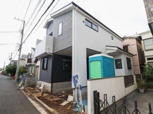 【東京都/練馬区春日町】練馬区春日町二丁目 新築戸建 建築中の外観