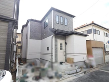 【千葉県/千葉市美浜区磯辺】千葉市美浜区磯辺1丁目 新築戸建てA号棟 建築中の外観：全2棟/左側