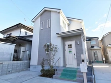 【千葉県/千葉市中央区蘇我】千葉市中央区蘇我5丁目 新築戸建てB号棟 外観：全4棟（真ん中）