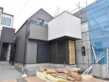 【千葉県/市川市香取】市川市香取1丁目 新築戸建て3号棟 建築中の外観：全3棟／中央