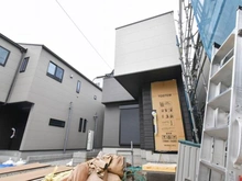 【千葉県/市川市香取】市川市香取1丁目 新築戸建て3号棟 建築中の外観：全2棟／右側
