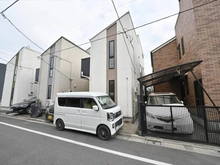 【東京都/板橋区高島平】板橋区高島平五丁目戸建  外観：写真中央の建物