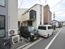 【東京都/板橋区高島平】板橋区高島平五丁目戸建  外観：写真中央の建物