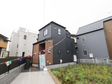 【東京都/江戸川区篠崎町】江戸川区篠崎町3丁目　新築戸建　5号棟 外観：全4棟　写真中央