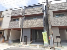 【東京都/江東区大島】江東区大島7丁目　2号棟 外観：全3棟　写真中央