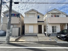 【東京都/葛飾区細田】葛飾区細田4丁目戸建て 外観：写真中央の建物