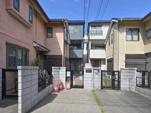 【東京都/板橋区常盤台】板橋区常盤台1丁目　中古戸建 外観：対象物件：左から2棟目、黒い外観