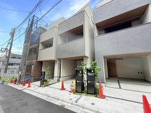 【東京都/渋谷区本町】渋谷区本町6丁目 新築戸建て C号棟 外観：全4区画/右から2番目が対象物件です