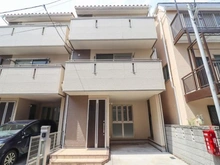 【東京都/板橋区栄町】板橋区栄町　中古戸建 外観：写真中央